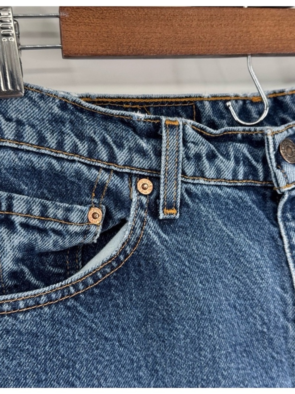 Levi's 550 Vintage Mom Jean Relaxed Fit Tapered
Leg Women's Size 8S Denim Jeans - Picture 6 of 11